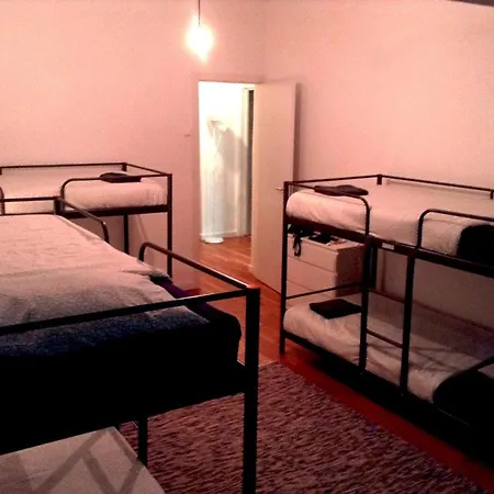 New Cacilhas Hostel *